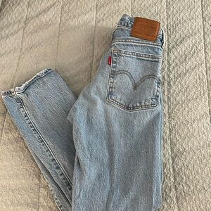 Levi’s wedgie straight jeans